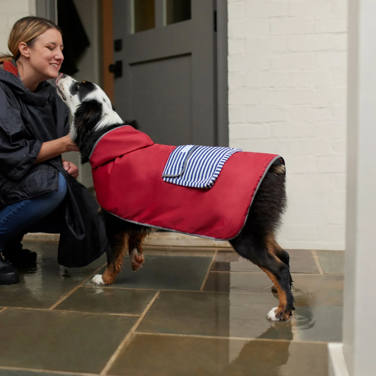 Frisco Lightweight Red Reversible Packable Dog Raincoat 10 Frisco Lightweight Red Reversible Packable Dog Raincoat - Image 8